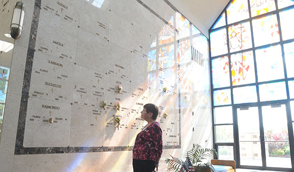 Bernie Mussen visits her husband Charlie's ashes in a niche at Ascension Chapel Mausoleum at Mount Olivet Cemetery. (Dan Cappellazzo/Staff Photographer)