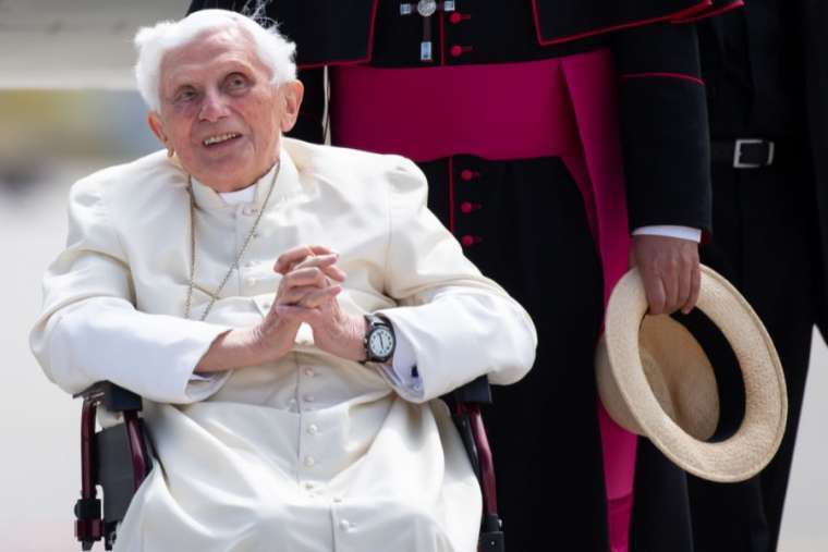 Benedict XVI prepares to board a plane at Munich airport, June 22, 2020. Credit: Sven Hoppe/Pool/AFP via Getty Images
