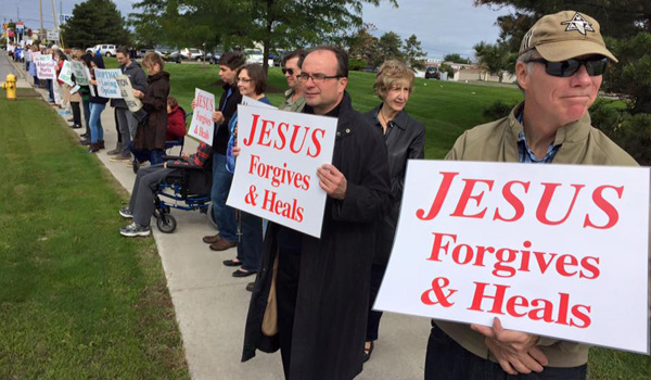 Catholics gathered to support life during the annual Life Chain along Niagara Falls Boulevard. (File Photo)
