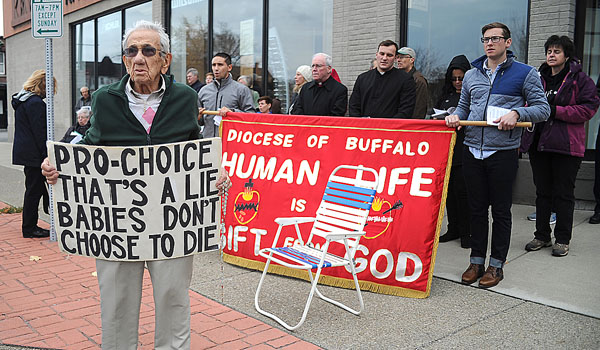 96-year-old Michael Mombrea prays along with fellow Catholics on Main Street after a Rosary Novena for Life Mass on Nov. 19. Across from the women's clinic, participants prayed the rosary with the hope that today's society will choose life instead of abortion. (Dan Cappellazzo/Staff Reporter)