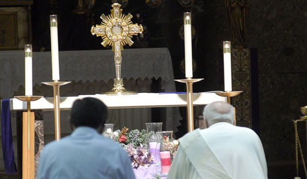 National Night of Prayer calls on Catholic parishes across the nation to hold a prayer service before the Blessed Sacrament. (WNYCatholic File)