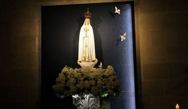 Image of Our Lady of Fatima in Lisbon's cathedral. (Kate Veik/CNA)