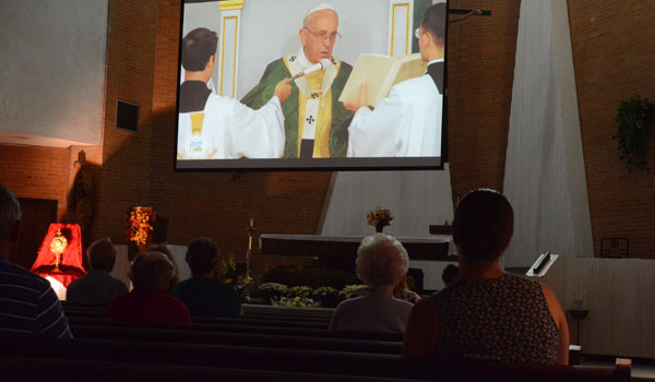 St. Leo the Great Church projects the Papal Mass from Philadelphia on a large video screen installed just above the altar. Dozens of the faithful attended the live video stream of the Mass on Sunday afternoon.
(Patrick McPartland/Staff Photographer)