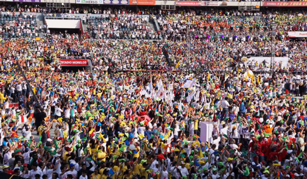 Pope Francis meets with youth in José María Morelos y Pavón stadium on Feb. 16, 2016. (David Ramos/CNA)