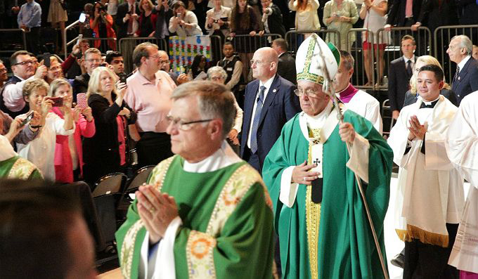 Pope Francis celebrates Mass at Madison Square Garden in New York City, Sept. 25, 2015. (Alan Holdren/CNA)