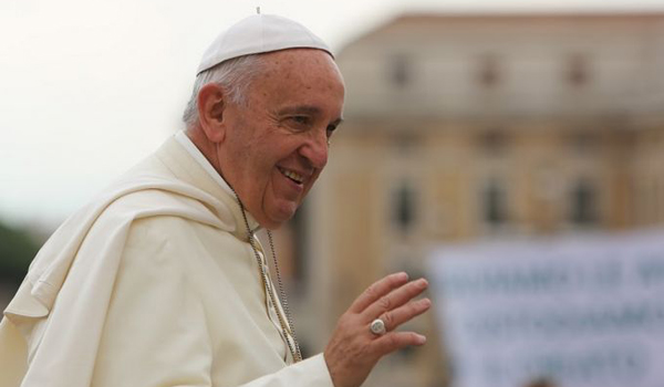 Pope Francis greets pilgrims during his general audience June 24, 2015. (Daniel Ibañez/CNA)