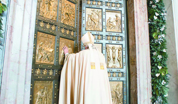 Pope Francis opens the Holy Doors at St. Peter's Basilica to begin the Jubilee Year of Mercy on Dec. 8, 2015
(L'Osservatore Romano)