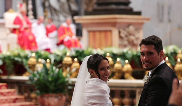 One of the 20 couples who were married by Pope Francis on Sept. 14, 2014 pose for a picture during the ceremony. (Lauren Cater/CNA)