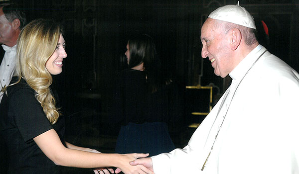 Theresa Rinaldo Sherman meets Pope Francis at the Vatican. (Courtesy of Theresa Rinaldo Sherman)