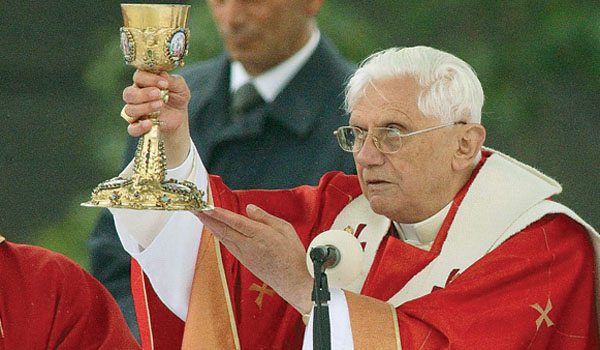 Benedict XVI has kept an eye on many of his former students. (File photo)