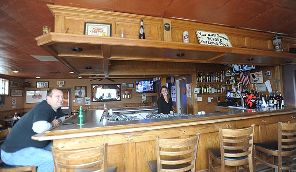 Friendly staff and guests at Potters Field  Restaurant  and Pub in West Seneca.
(Patrick McPartland/Staff Photographer)