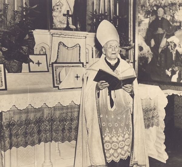 An older Msgr. Baker celebrates Mass.