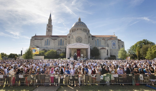 Crowds await the Pope's arrival at Basilicia of the National Shrine of the Immaculate Conception