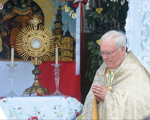 Corpus Christi procession from St. Stanislaus Church to Corpus Christi Church in Buffalo. The procession stopped at four altars along the way.